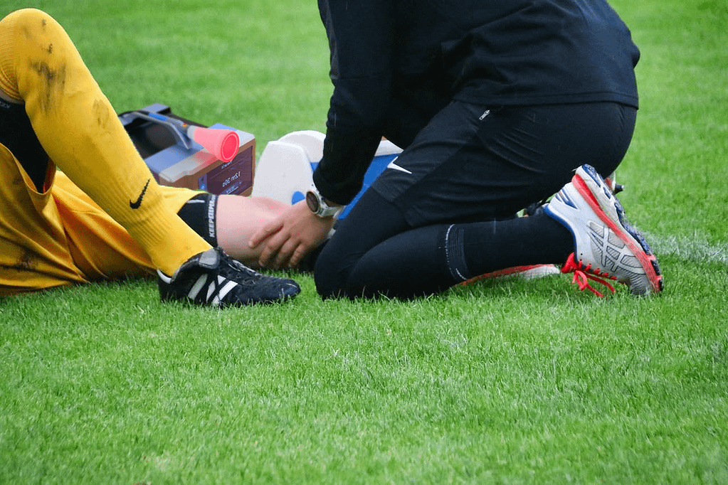 SportsMedicine1 - OmniLase Treating sports injury with Eclipse-980